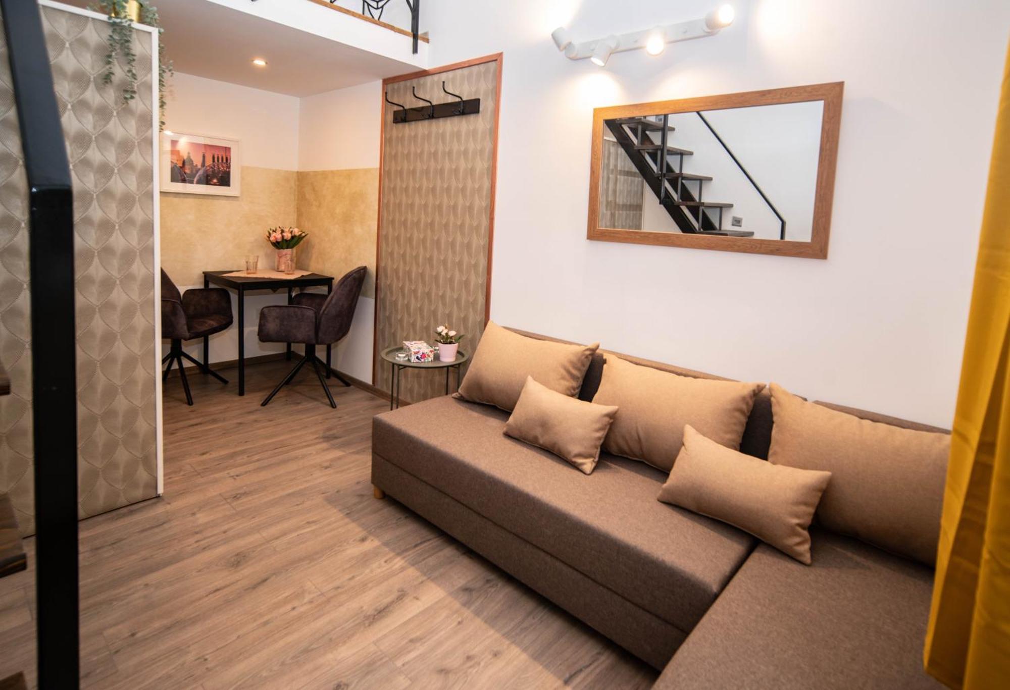 Free Parking -corvin Palace Residence-3bdrm,6ppl,wifi,ac Apartment