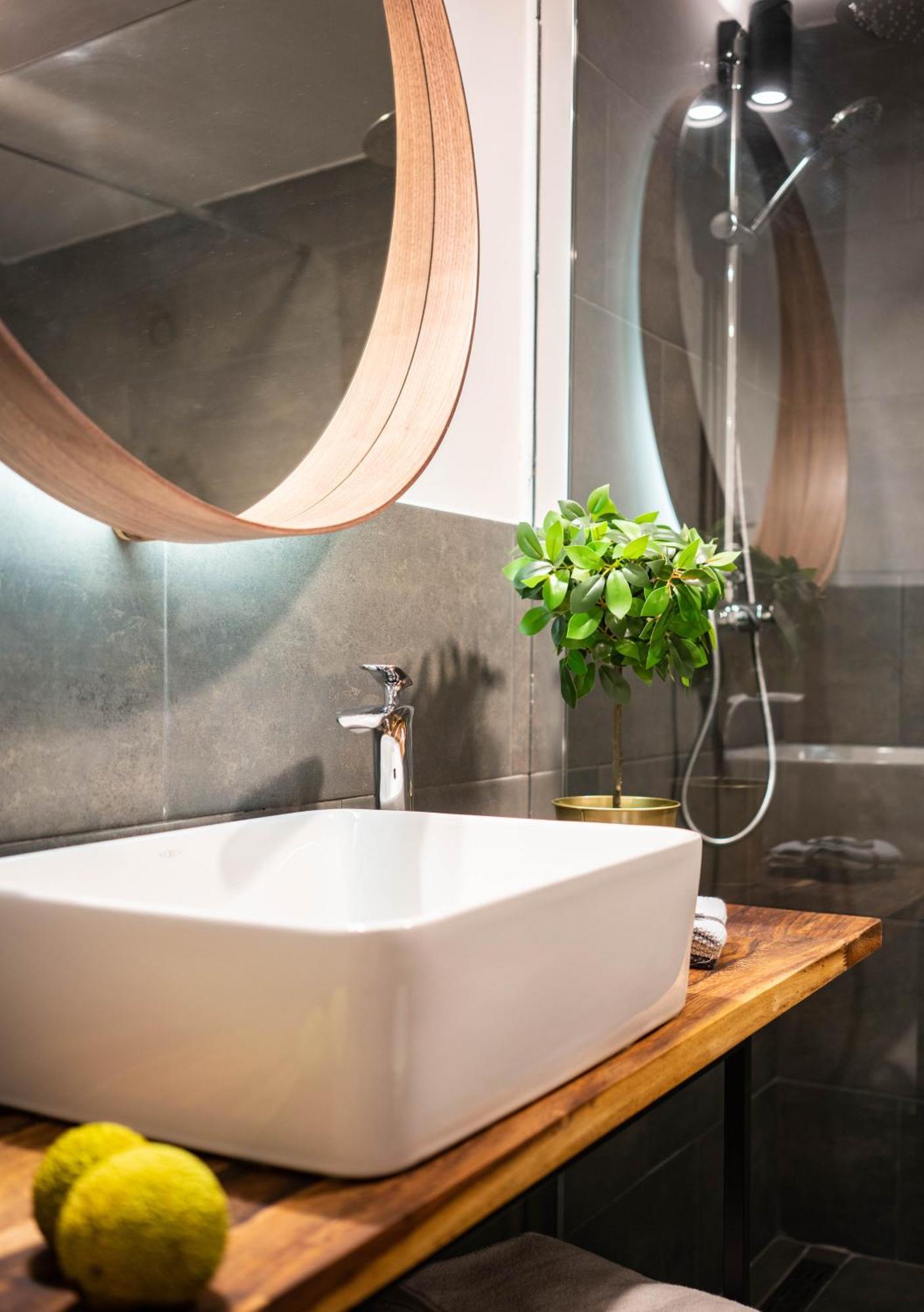 Free Parking -corvin Palace Residence-3bdrm,6ppl,wifi,ac Apartment Budapest