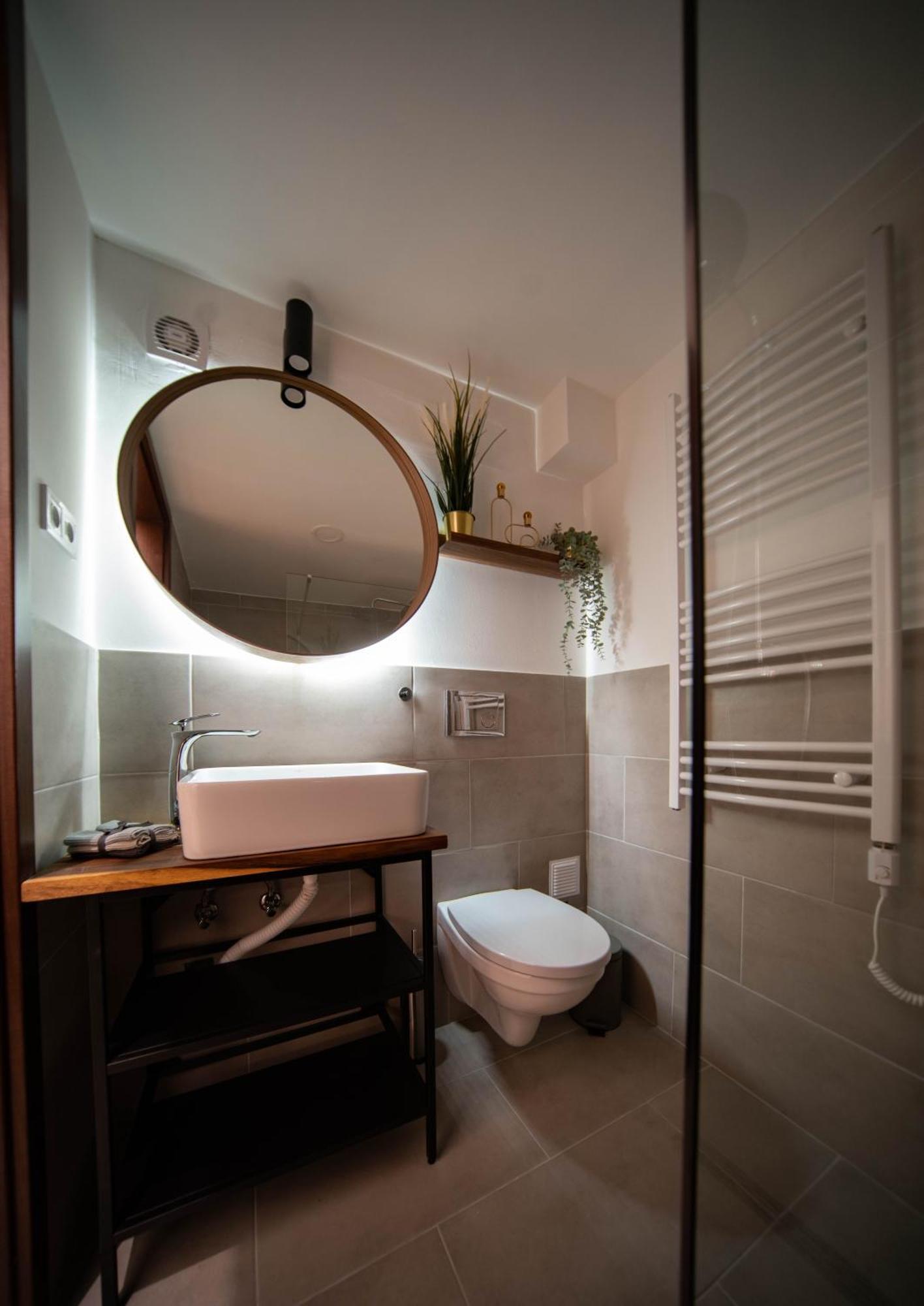 Free Parking -corvin Palace Residence-3bdrm,6ppl,wifi,ac Apartment *