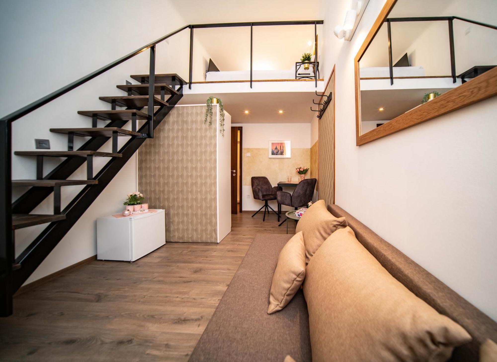 Apartment Free Parking -corvin Palace Residence-3bdrm,6ppl,wifi,ac