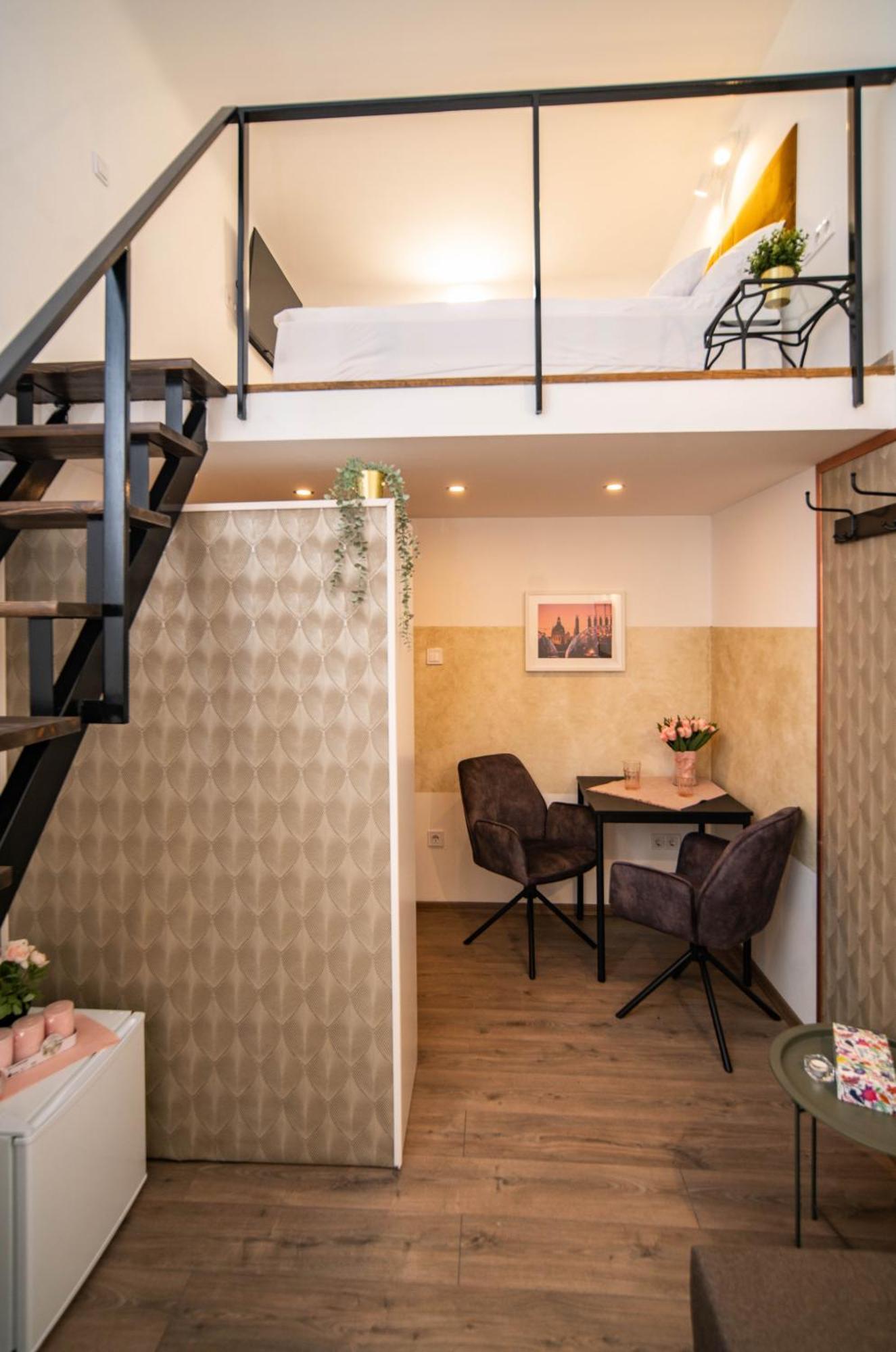 Free Parking -corvin Palace Residence-3bdrm,6ppl,wifi,ac Apartment *