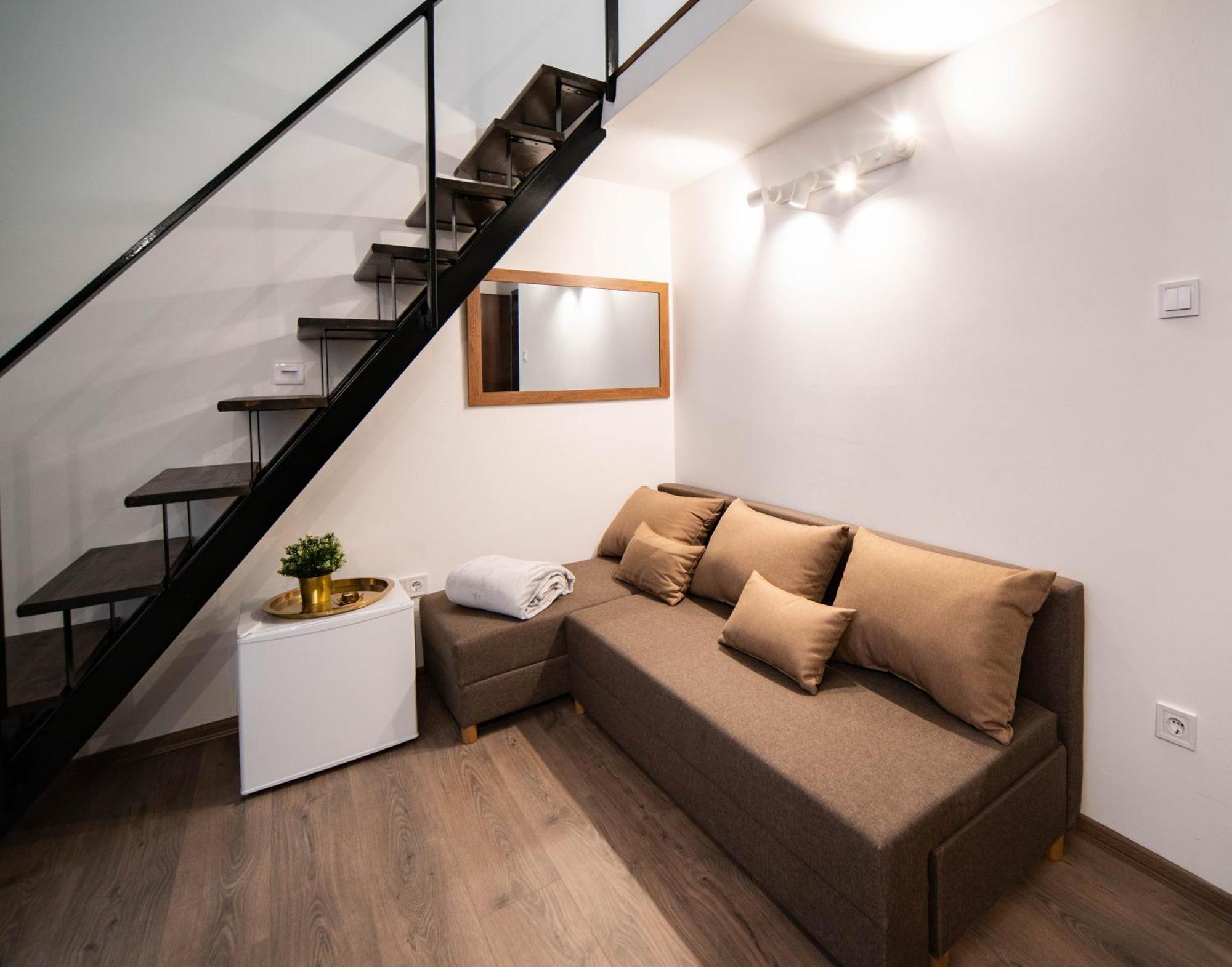 Free Parking -corvin Palace Residence-3bdrm,6ppl,wifi,ac Apartment