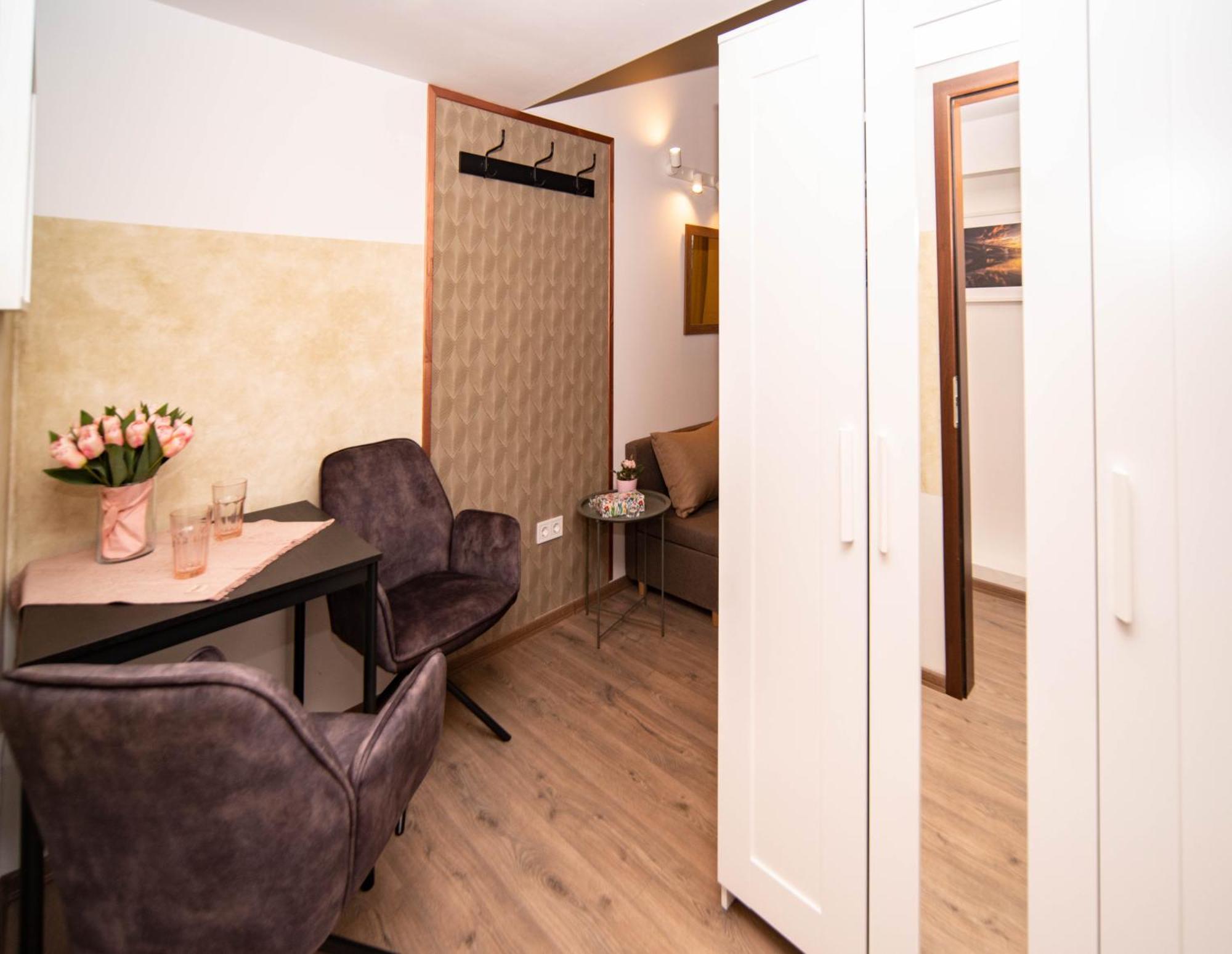 Apartment Free Parking -corvin Palace Residence-3bdrm,6ppl,wifi,ac *